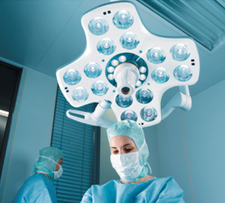 Sterilisiertabletts, Leuchten und anderes Zubehör - Plastrance stellt zahlreiche maßgefertigte Kunststoffteile für den medizinischen Bereich her.